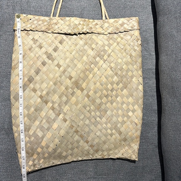 Natural woven banana leaf bag - Picture 4 of 5